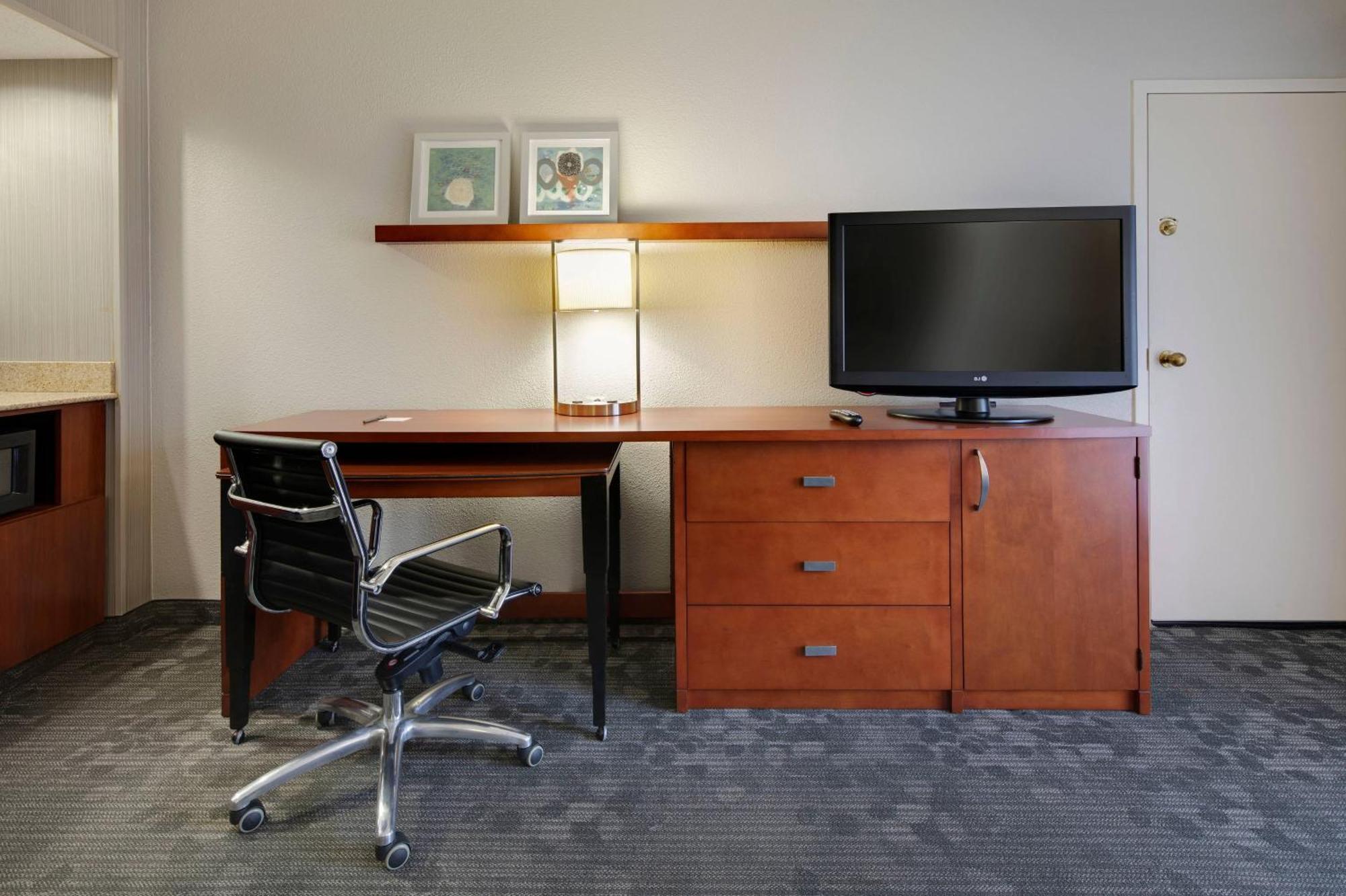 Отель Courtyard Atlanta Norcross/Peachtree Corners Экстерьер фото