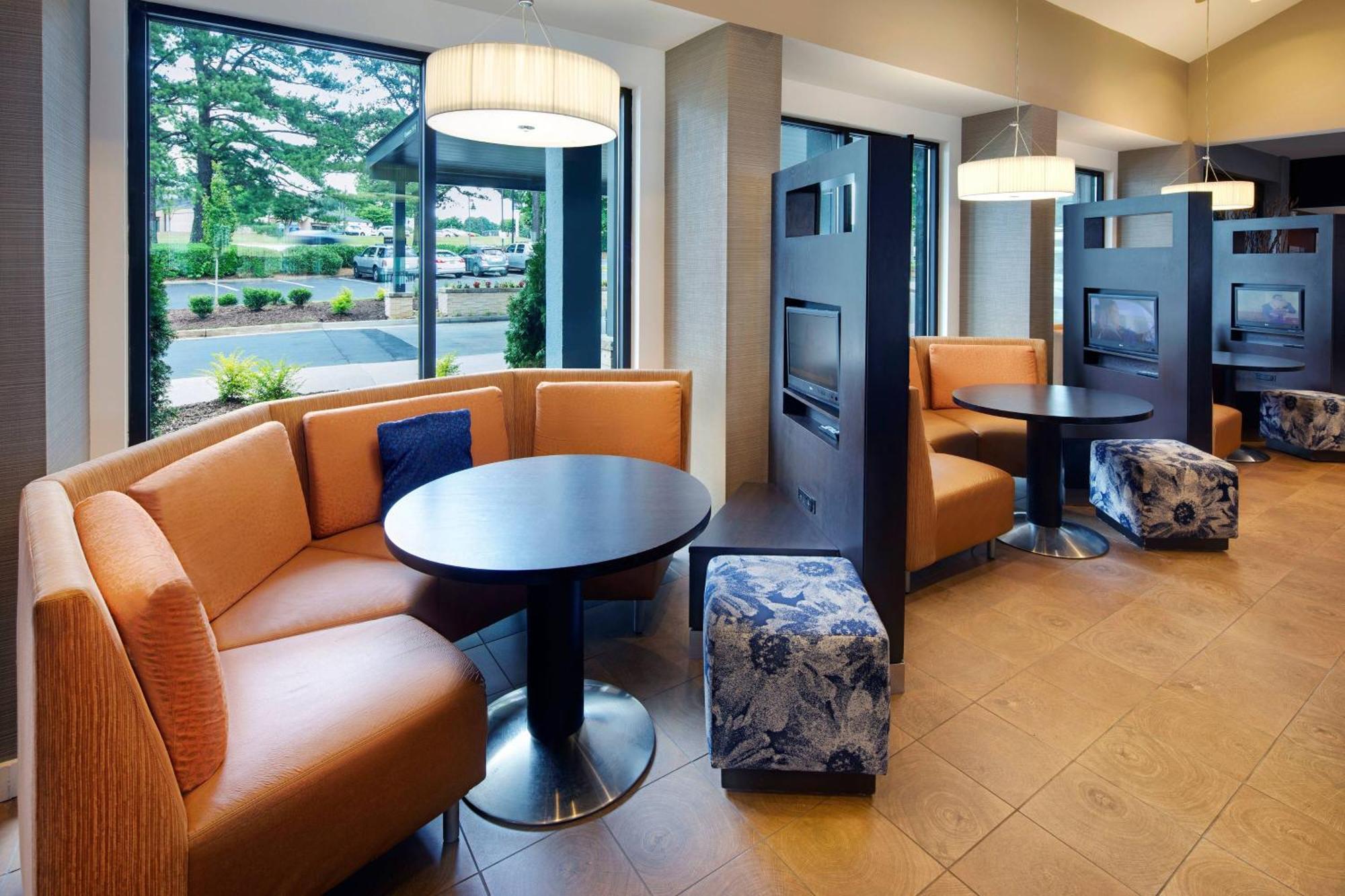Отель Courtyard Atlanta Norcross/Peachtree Corners Экстерьер фото
