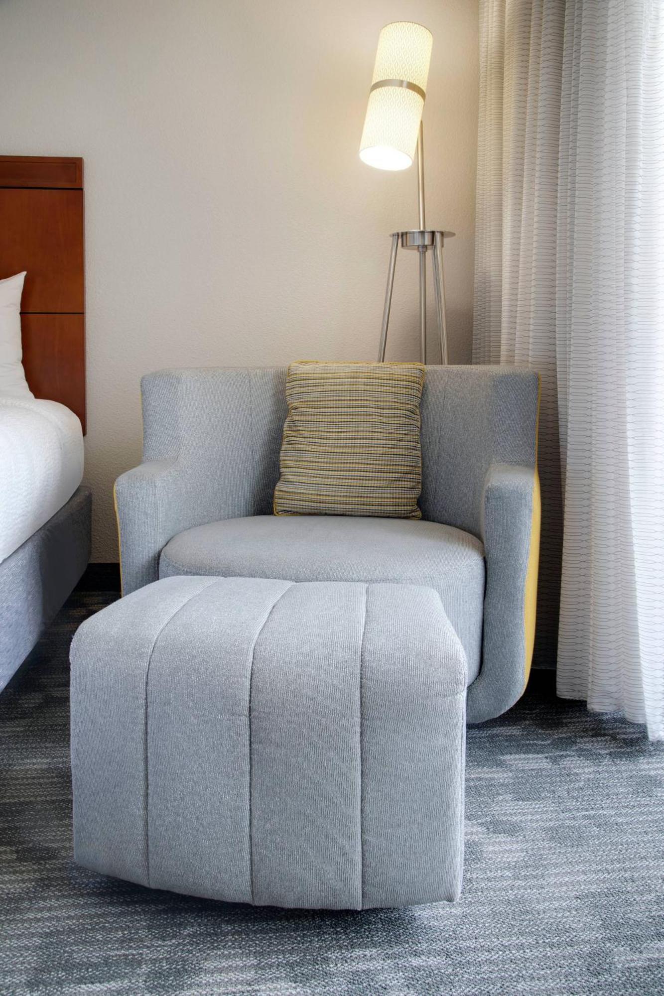 Отель Courtyard Atlanta Norcross/Peachtree Corners Экстерьер фото