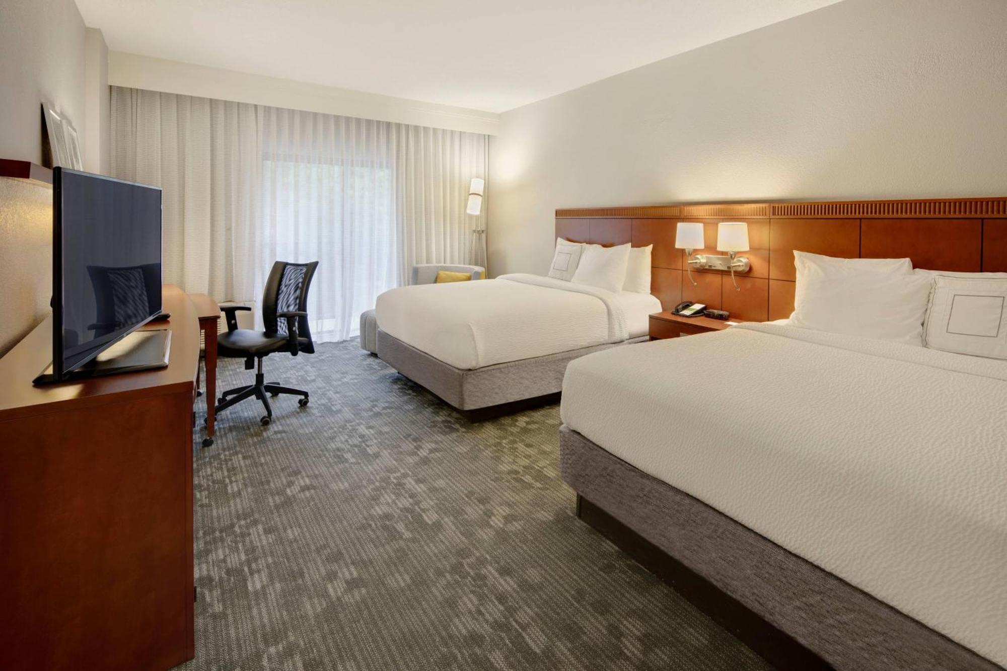 Отель Courtyard Atlanta Norcross/Peachtree Corners Экстерьер фото