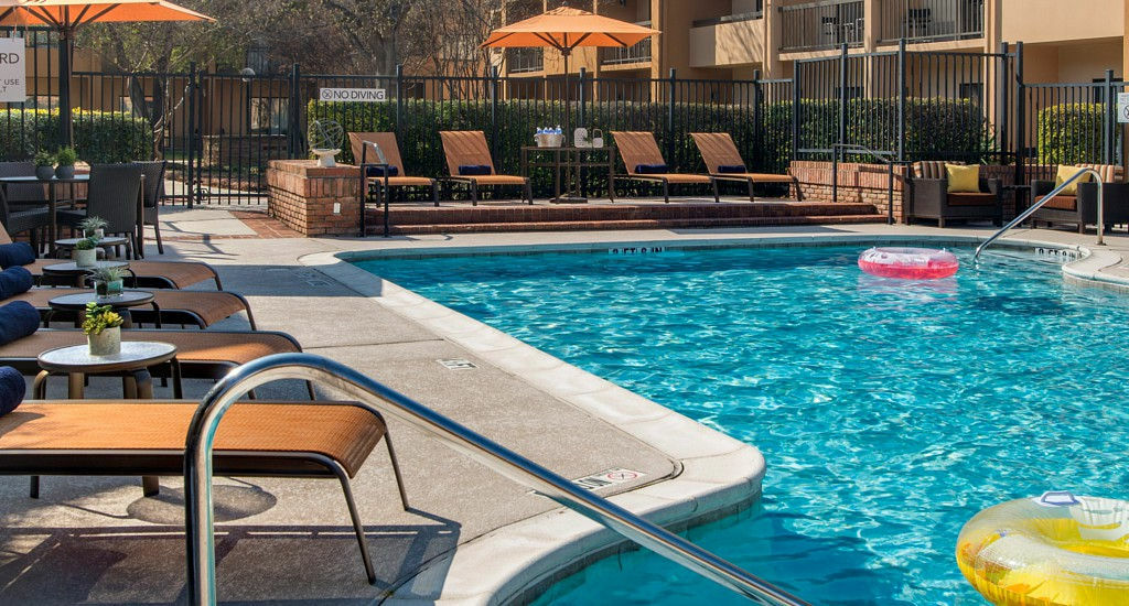 Отель Courtyard Atlanta Norcross/Peachtree Corners Экстерьер фото