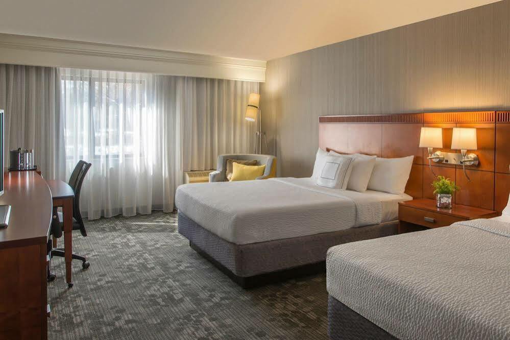 Отель Courtyard Atlanta Norcross/Peachtree Corners Экстерьер фото