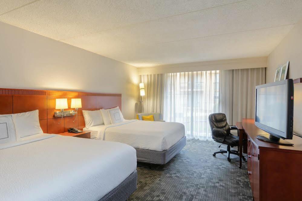 Отель Courtyard Atlanta Norcross/Peachtree Corners Экстерьер фото