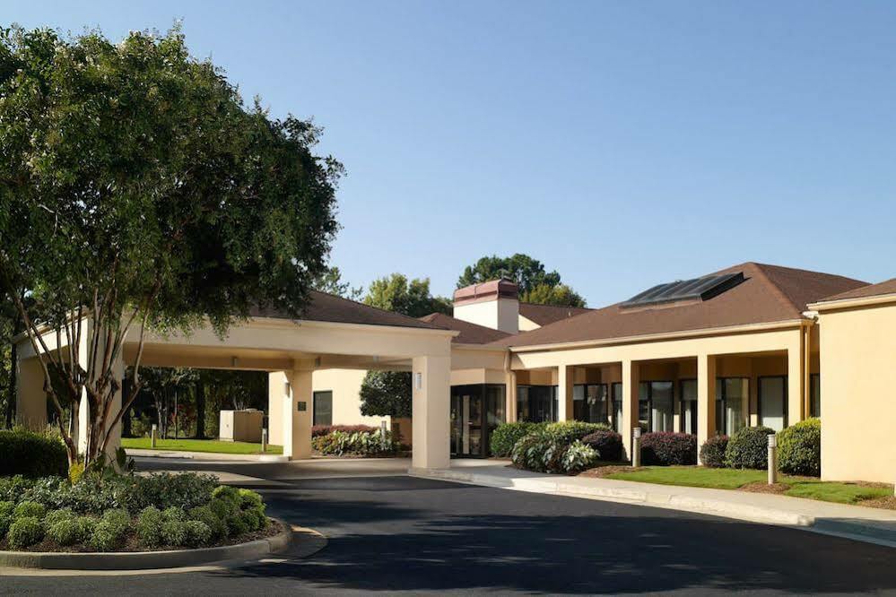 Отель Courtyard Atlanta Norcross/Peachtree Corners Экстерьер фото
